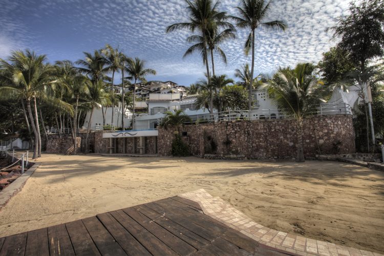 La Mansion photo 30