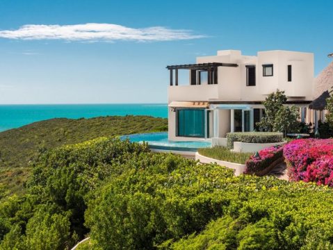 Bajacu in Ocean Drive, Turks and Caicos